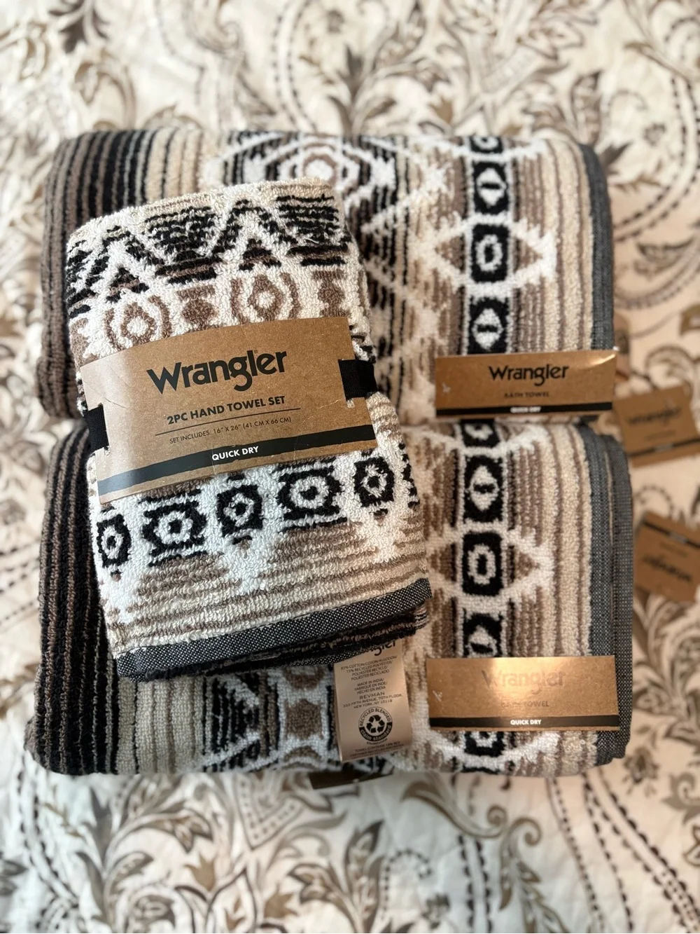 Wrangler 4-Piece Towel Set in Beige, Brown & Black NWT